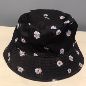 Alice + Olivia bucket hat - brand new
